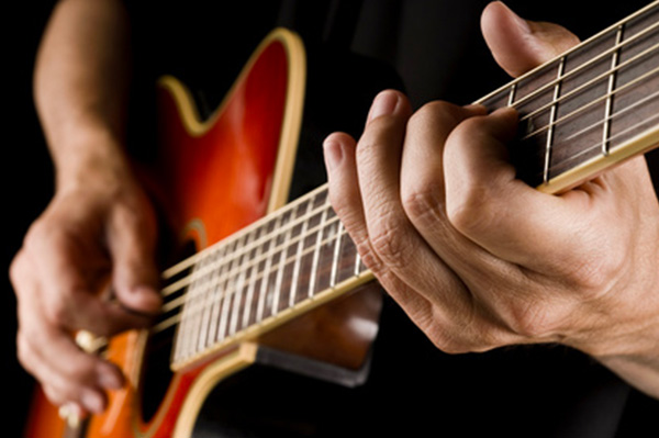 miniature_guitare_et_chant.jpg