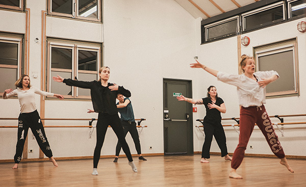 miniature_danse_contemporaine.jpg